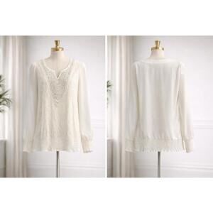 KC by Silvie Women’s blouse  Size S Cream Long Sleeve V-Neck Stretch Rhinestone